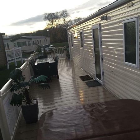 3 Bedroom 8 Berth Standard Basic Caravans With Hot Tub,Mountain Bikes Таттершолл Экстерьер фото