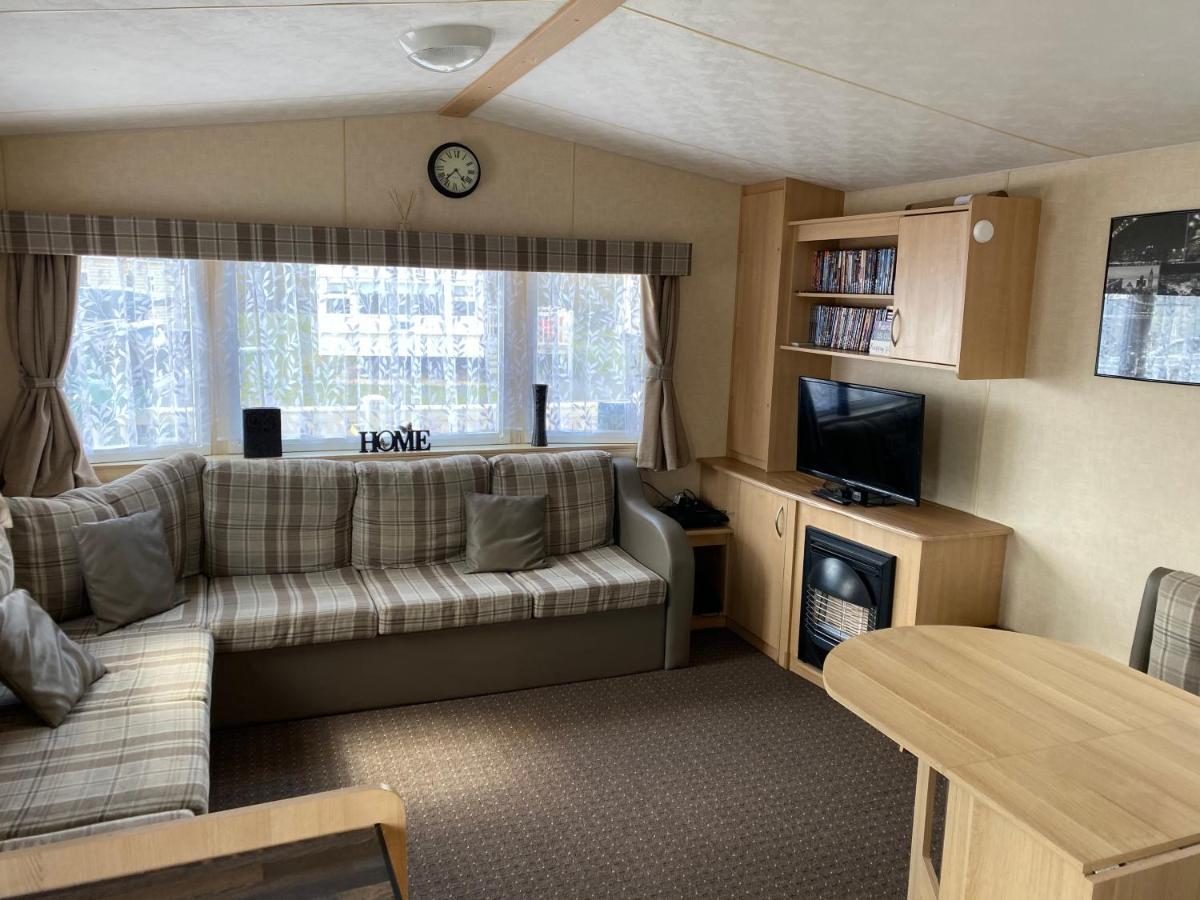 3 Bedroom 8 Berth Standard Basic Caravans With Hot Tub,Mountain Bikes Таттершолл Экстерьер фото