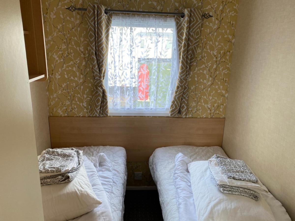 3 Bedroom 8 Berth Standard Basic Caravans With Hot Tub,Mountain Bikes Таттершолл Экстерьер фото