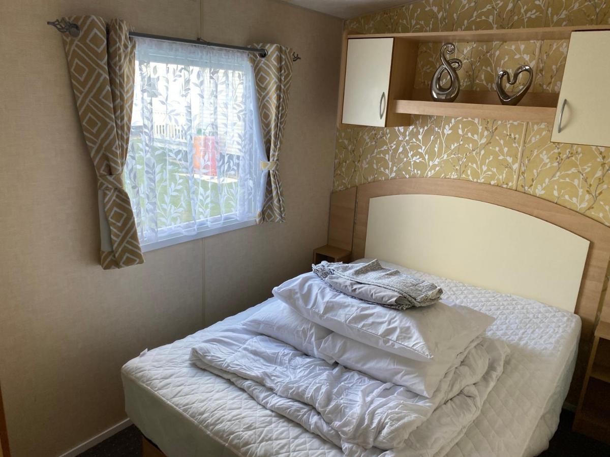 3 Bedroom 8 Berth Standard Basic Caravans With Hot Tub,Mountain Bikes Таттершолл Экстерьер фото