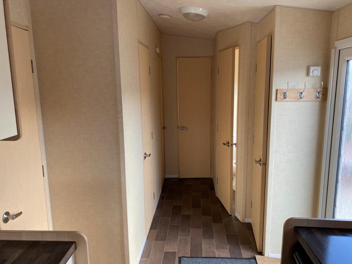 3 Bedroom 8 Berth Standard Basic Caravans With Hot Tub,Mountain Bikes Таттершолл Экстерьер фото