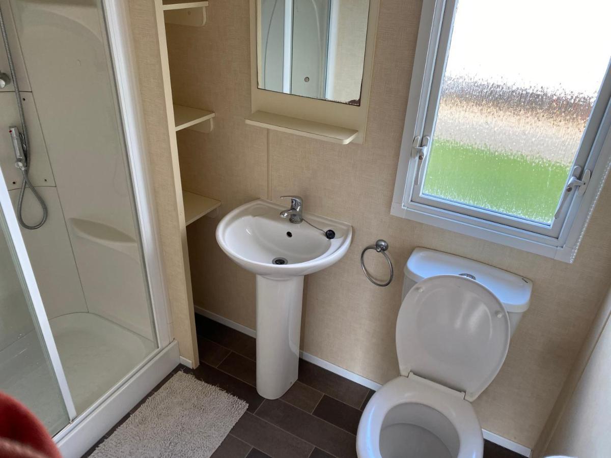 3 Bedroom 8 Berth Standard Basic Caravans With Hot Tub,Mountain Bikes Таттершолл Экстерьер фото